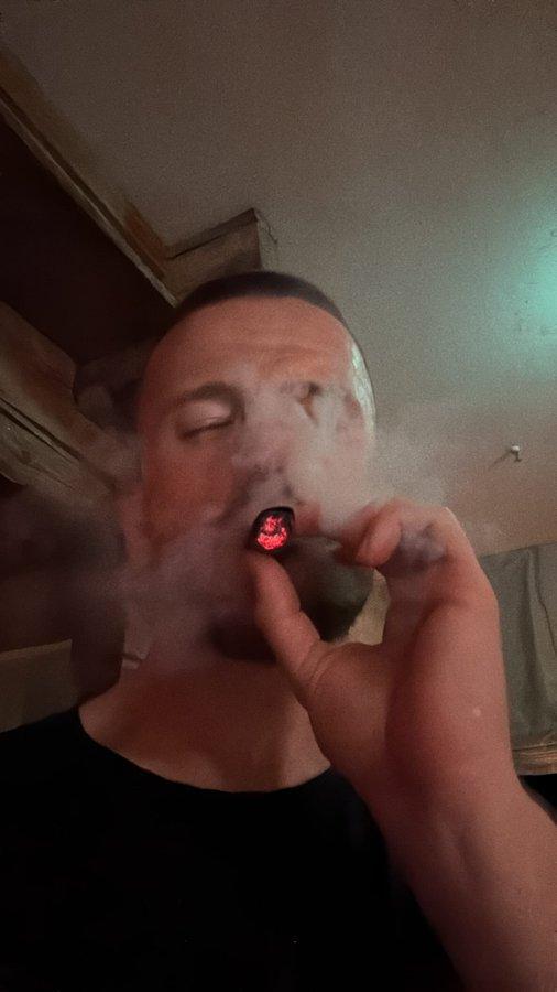 冠军的滋味！戴尔社媒晒抽雪茄，庆祝职业生涯首冠