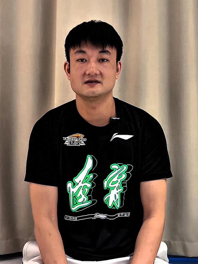 就在昨晚！辽宁本钢深夜有人官宣退役，不是韩德君，也不是李晓旭