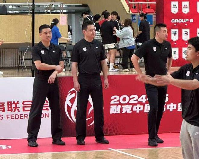媒体人：CBA总决赛G1由外籍裁判吹罚，中国本土裁判员被派去吹罚高中篮球联赛