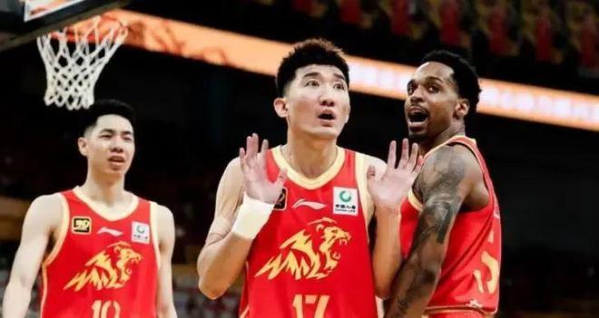 大快人心？广厦“影帝”被洋哨零帧起手吹罚，生涯假摔一次比一次难看！