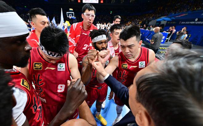 拒绝0-2！广厦3招阻击北京，CBA恶汉对付周琦，孙铭徽有1点改变