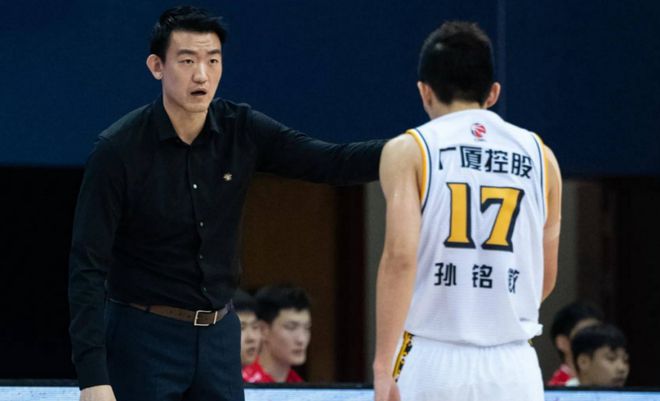 北京队慌了！广厦G2大调整，孙铭徽无限开火权被剥夺，王博祭杀手锏！