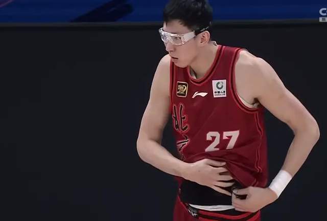 周琦空砍26+13，CBA总决赛北汽男篮末节崩盘，总比分1-2落后广厦
