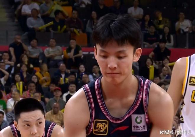 扶正徐杰+重用胡明轩！广东男篮拒绝拆队，杜锋放弃CBA顶级锋线？