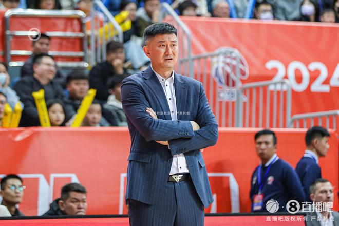 杜锋：下赛季会尽力挑选更好的外援 向广东女篮学习 冲击总冠军