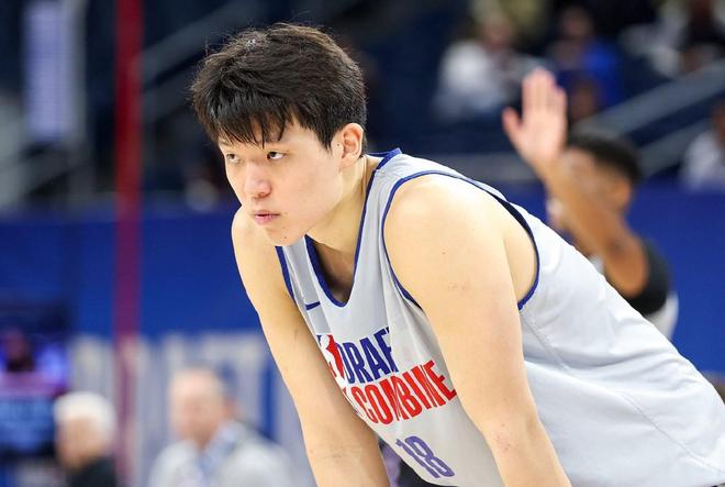 杨瀚森应退选去打NCAA？媒体人：不可能，他和中国篮球都会吃亏