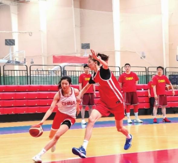 中国女篮主帅：球队完成了万次投篮计划；中青代运动员训练积极