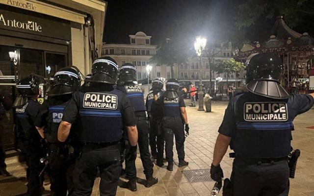 法国球迷庆祝欧冠夺冠出现混乱 一名少年被刺身亡