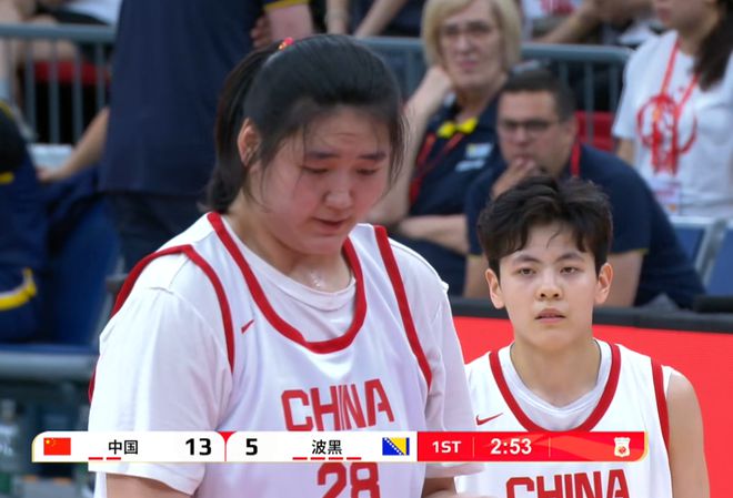 3分钟8分！2米26张子宇成年队首秀无敌！对手绝望，犯规都够不着