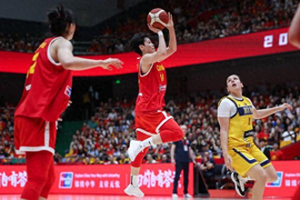 中国女篮热身赛大胜波黑67分