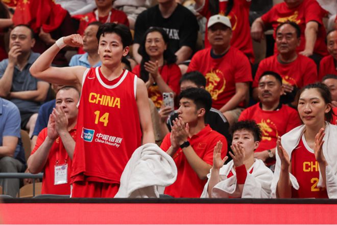 双杀后，王思雨直言就是要灭了日本队的决心！媒体人盛赞太霸气了