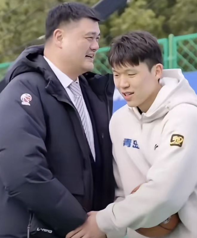 杨瀚森即将选秀，姚明最后1天送他50字忠告！他可别学大魔王周琦