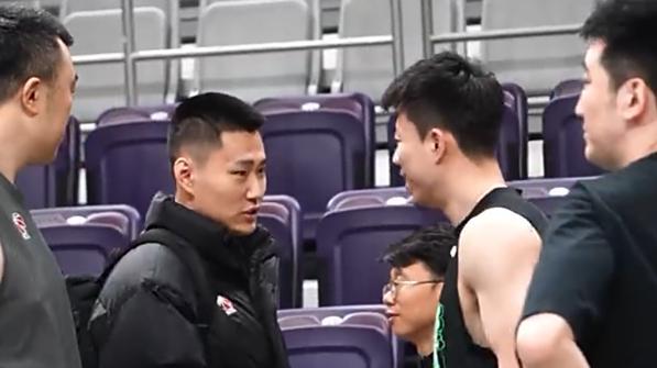 为啥都劝吴昌泽别回来？是真的不受杨鸣待见，还是另有原因呢？