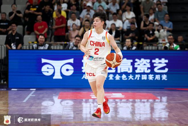 穿针引线！李缘首发出战16分钟 得7分3篮板6助攻