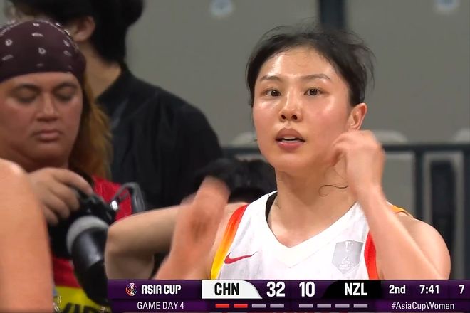中国女篮：张子宇12分，贾赛琪带伤5抢断，王思雨7助攻小组第一