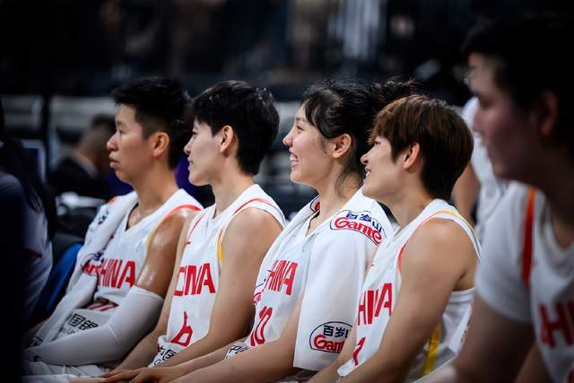 中国女篮34分狂胜！3人满分4人手感低迷，三战净胜107分太强势