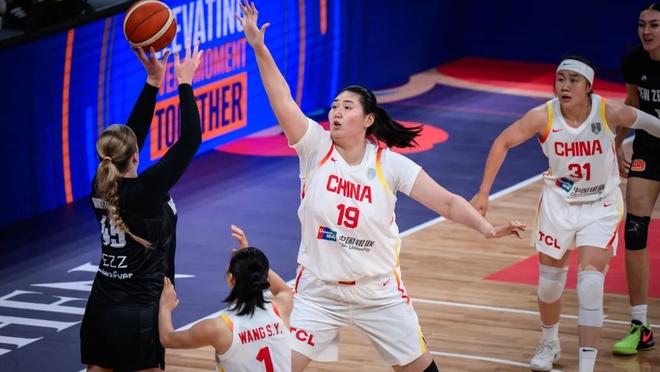 女篮亚洲杯：中国女篮三连胜 晋级半决赛