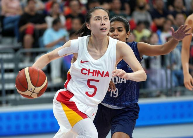 FIBA官网盛赞王思雨：中国队的“离合器踏板”带队冲击冠军