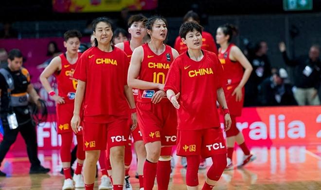 女篮三连胜仍暴露三大问题，李梦缺席已不重要，前主帅郑薇说中了