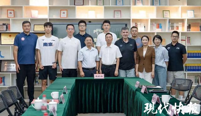 校体融合培养校园球员走向CBA职业赛场！南京同曦篮球俱乐部牵手南京市第九中学