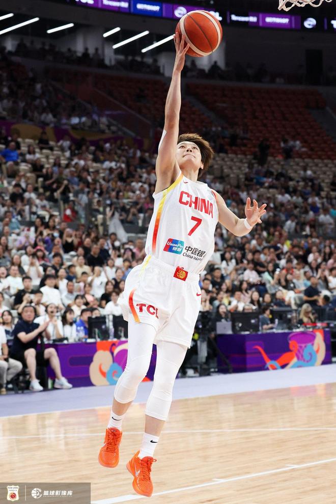 攻防给力！杨力维半场4中3高效拿下7分1板6助1断
