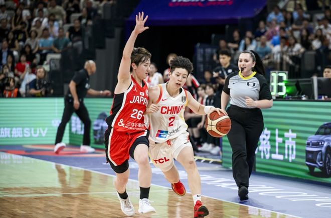 中国女篮不敌日本！没李梦真不行！宫鲁鸣四大失误，两人该出局了