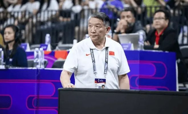 宫鲁鸣：我们的传球、投篮、战术素养等都需要提高，需要内外融合