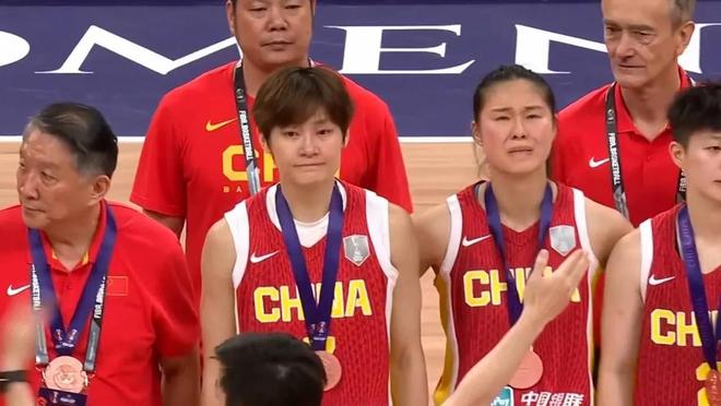 队员们哭成泪人！苏群点评中国女篮一针见血，日本无缘亚洲杯冠军