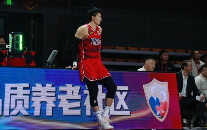 古德温已加盟？上海队记暗示还没签焦泊乔 大王接班人仍在路上