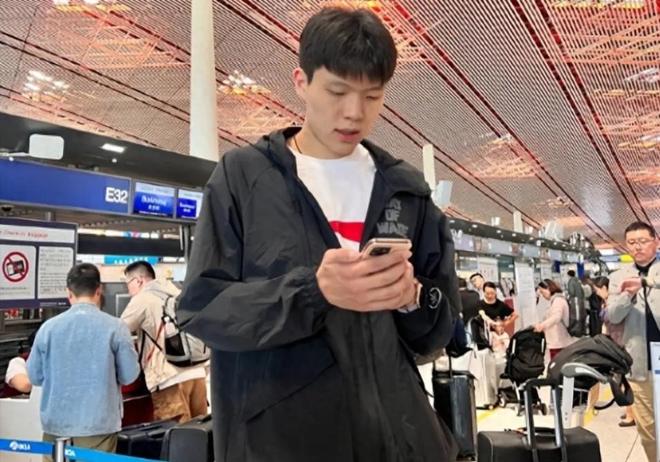 重磅！杨瀚森已回到青岛，明天举行见面会，仅剩12天备战亚洲杯