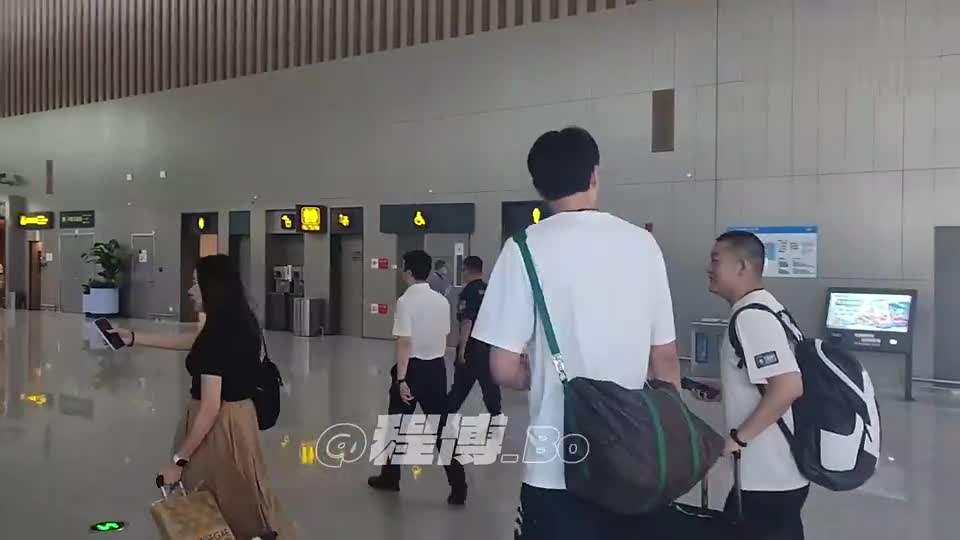正式回国！杨瀚森今天下午落地青岛机场 开启“中国行”
