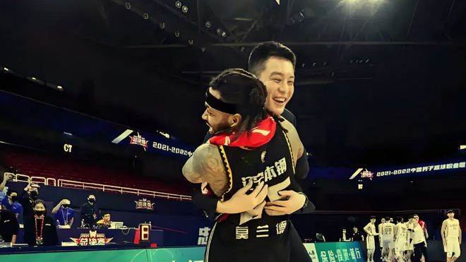 辽篮接触克里斯内幕曝光！但知情人说山东队还未放弃，球迷放心了