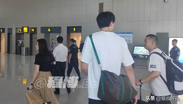 正式回国！杨瀚森落地青岛机场 大概率缺席男篮4场热身赛