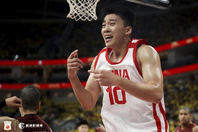 可圈可点！19岁王俊杰17分钟7中3拿到8分4板 三分4中2