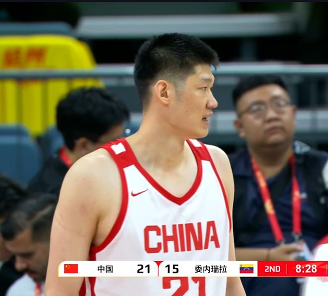 郭士强乐坏！胡金秋余嘉豪合砍27+8，双塔14中12，难怪不靠杨瀚森