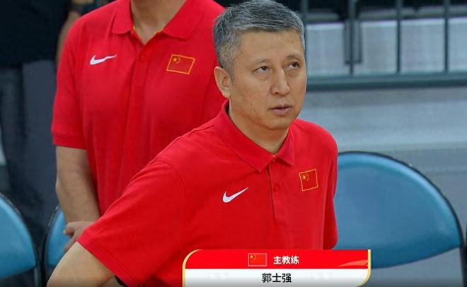 中国男篮狂胜委内瑞拉，听听媒体专家怎么说，赛后还有2个好消息