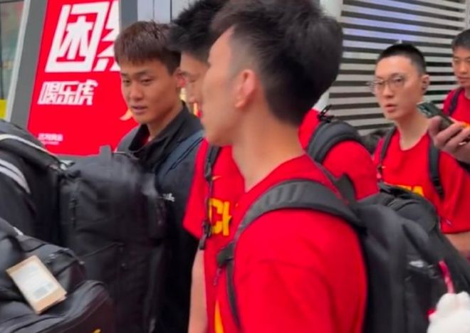 中国男篮已乘高铁前往南京，准备与波黑男篮的两场热身赛