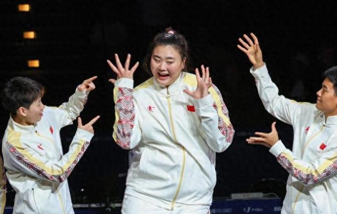 女篮捷报！刘禹彤用冠军证明自己，2025大运会中国女篮卫冕冠军