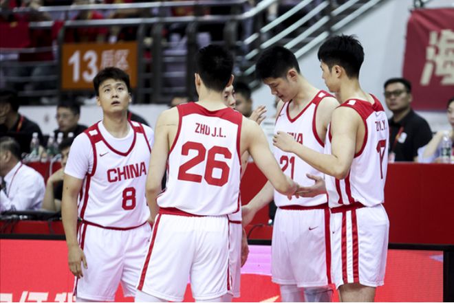 热身赛：中国男篮12记三分20分大胜波黑 胡金秋12分廖三宁13+6