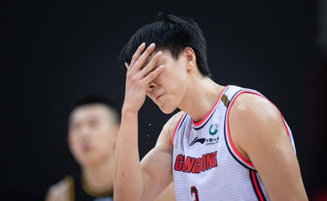 內訌！當場怒指杜鋒，遭18分大逆轉，廣東俊才怒火中燒：細節(jié)曝光