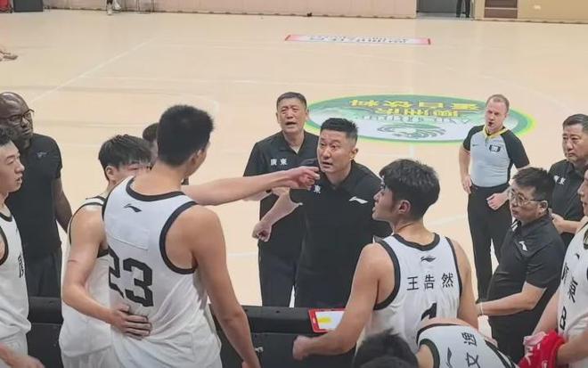 突发内讧！徐昕公然顶撞杜锋！2米26的天赋内线