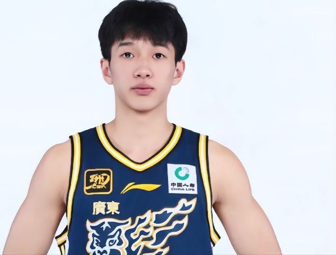 广东84-87巴西迎2喜2忧！杨溢王浩然出价值，杜锋太极端了！
