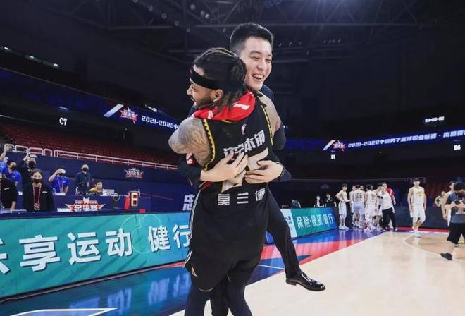 重磅！辽篮签约超级小外援！杜锋徐昕内讧反转，CBA迎大结局