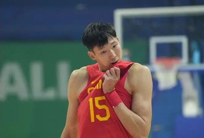 中国男篮出征亚洲杯14人名单：裁刘礼嘉仅有两内线 周琦情况待定