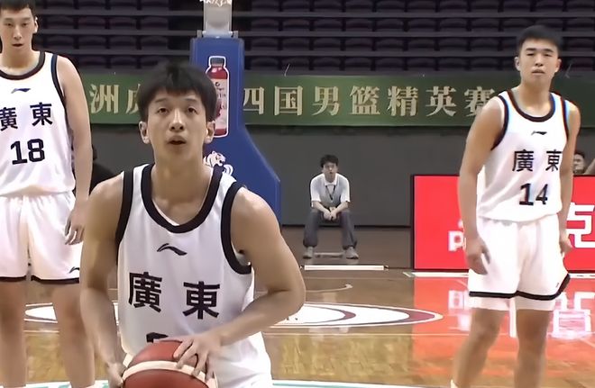 广东虐黑山！5人上双，杨溢王浩然齐爆，徐昕稳护框，王洪泽全面