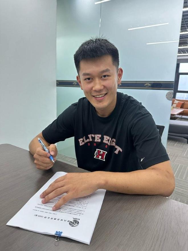 正式签约✅ 同曦晒16号秀姜贺签约视频：加油 少年！