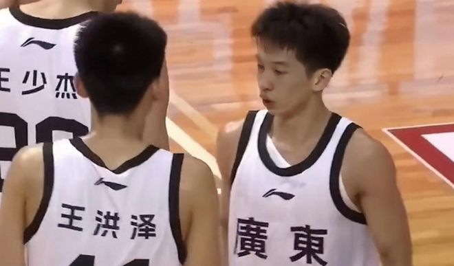 曝广东男篮签下NBA级前锋奎因！徐杰胡明轩等来大腿，CBA格局有变