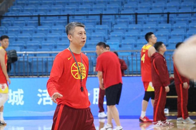 中国男篮亚洲杯12人名单反转，网传徐杰2人被弃，郭士强说心里话