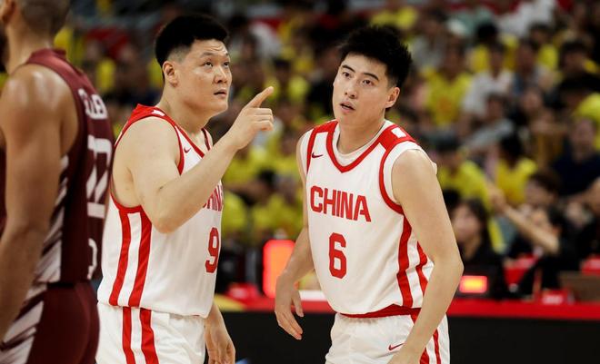 中国男篮12人名单曝光？热身赛表现最差球员入选，张宁徐杰遭淘汰
