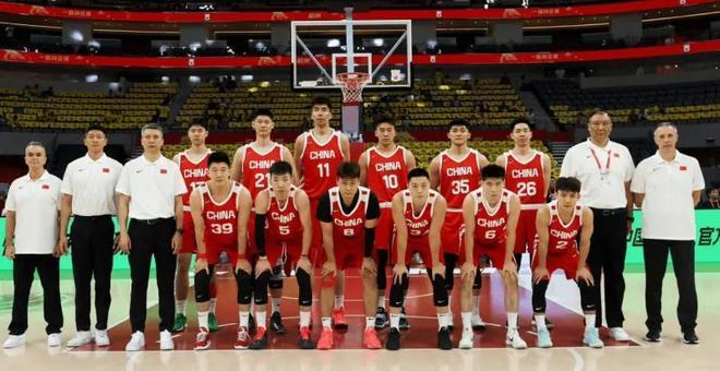 中国男篮12人名单浮出水面，2名球员被淘汰，徐杰再次落选